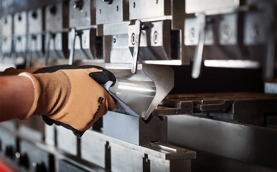 Sheet metal bending on a cnc bending machine